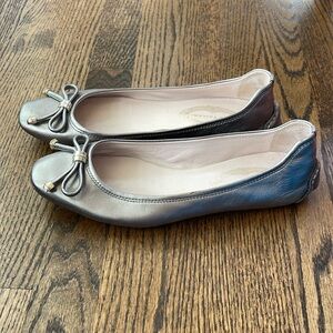 Elie Tahari Flat Ballet Shoes Size 40.5 Excellent Condition Leather Silver Color